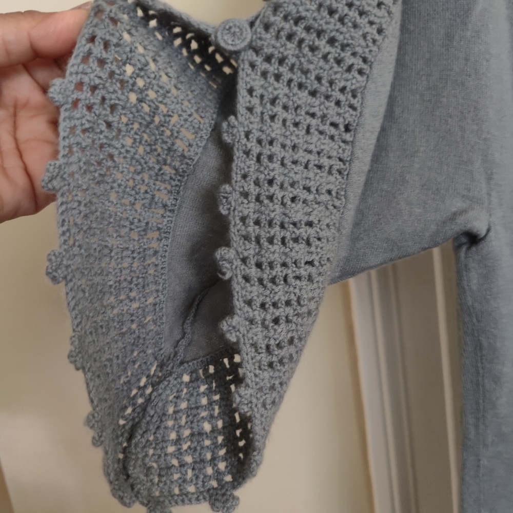 Theory women's cashmere Boat Neck Split sleeves Crochet Sweater. Medium. Pewter. - Picture 5 of 6